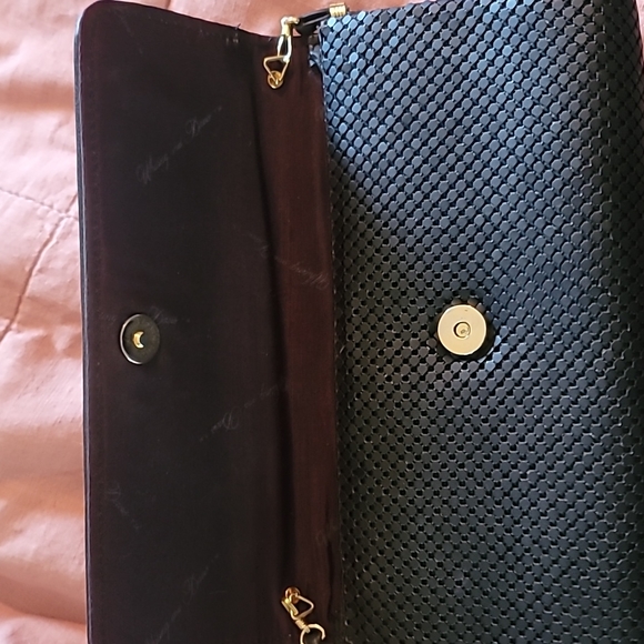 STUNNING WHITING AND DAVIS BLACK MATTE MESH CROSSBODY CLUTCH - Picture 6 of 16